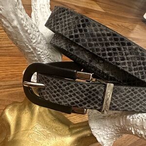 Beautiful Leather Snakeskin/Black Reversible Belt